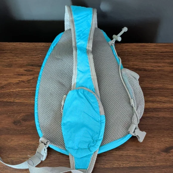 Eddie Bauer Turquoise Sling Bag - Picture 2 of 5